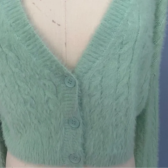 Cropped Fuzzy Cardigan Women’s Large V-Neck 3-Button -Blue Blush - Picture 2 of 7